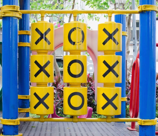 Spielspaß mit Drei gewinnt – Wie Denkspiele Kindern beim Wachsen helfen 🎮🧩🌱