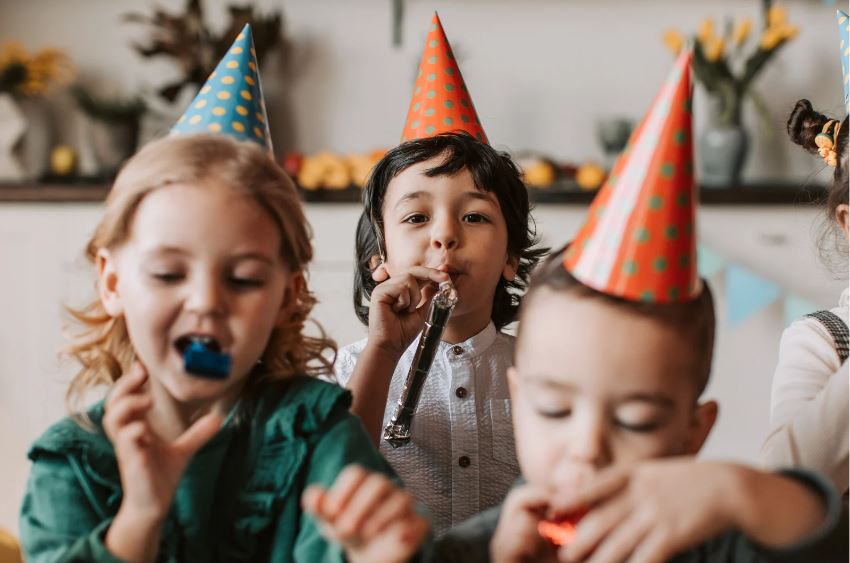Schokolade essen – Das lustige Partyspiel für unvergessliche Kindergeburtstage