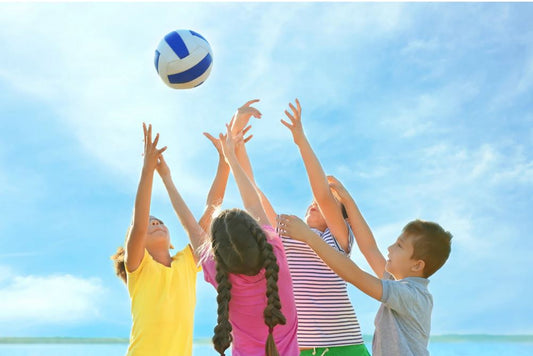 Ball über die Schnur spielen