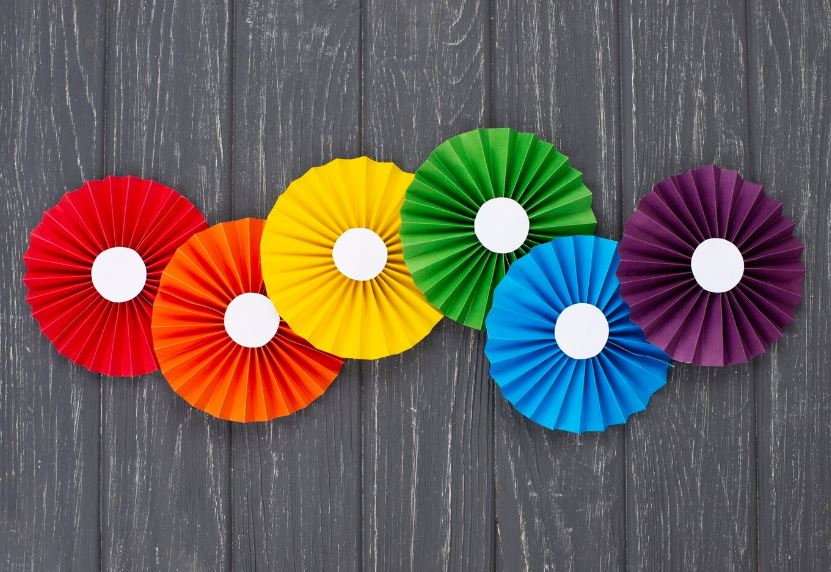 Bunte -Papierblumen