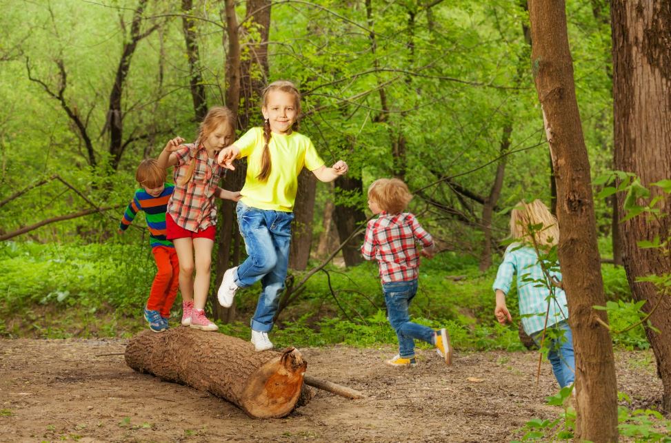 Outdoor-Aktivitäten für den Kindergeburtstag – Spannende Spiele und kreative Ideen für unvergessliche Feiern im Freien! 🎈🌳