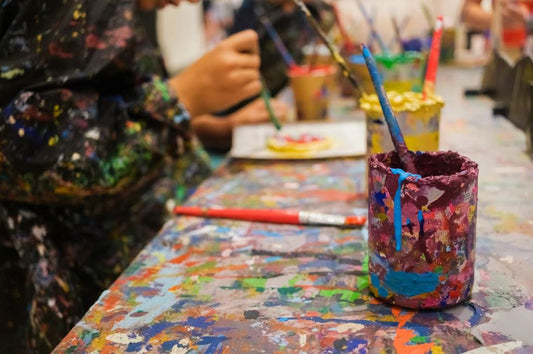 Kunst-Schnitzeljagd – Kreativität & Farben für kleine Künstler