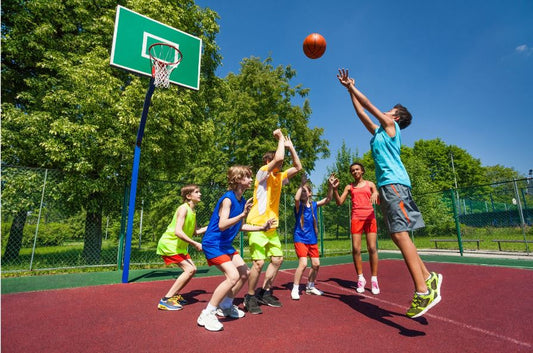 Schnitzeljagd- auf- dem- Spielplatz